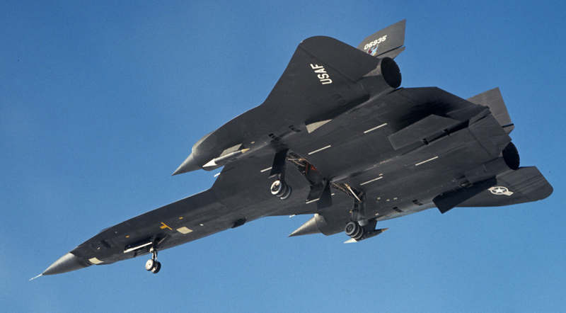 Illustration for article titled Rare photos of the SR-71 Blackbird show its amazing history